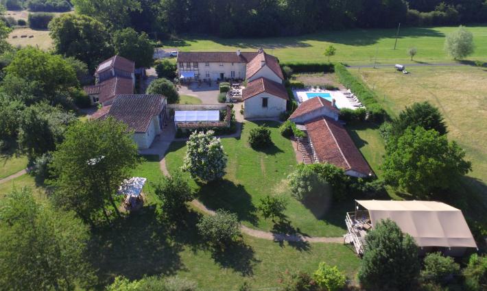 gîte et chambres d'hôtes - Hameau de gîtes et hébergements insolites entre Futuroscope et Val de Loire