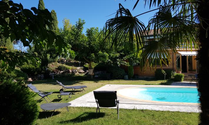 Vaste propriété avec piscine entre Tain l'Hermitage et