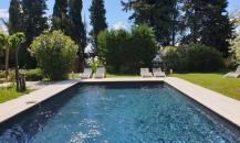 Chambres et bateau insolite, piscine, vers Orange/ Avignon côté Gard