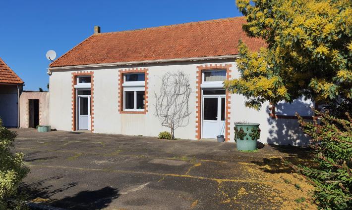gîte et chambres d'hôtes - Ancienne ecole : Maison principale 150m2 + 2 ème maison 70m2
