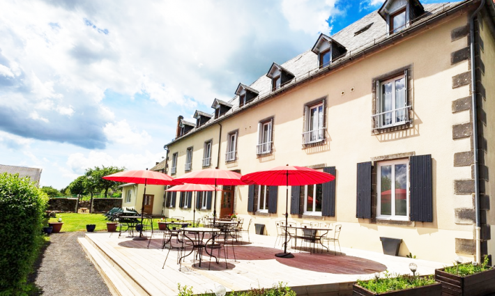 gîte et chambres d'hôtes - Superbe Gite de groupe 49 personnes, chambres, en Auvergne, Puy de Dôme