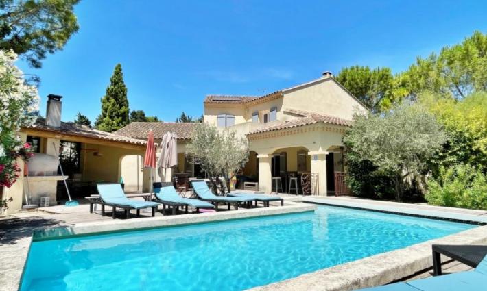 gîte et chambres d'hôtes - Mas provencal 20 couchages + Studio , entierement refait, CA : 90 K€ / an