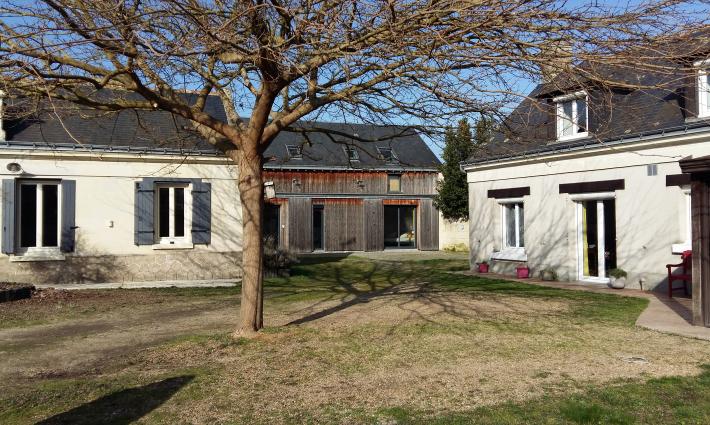 gîte et chambres d'hôtes - Propriété de trois maisons à vendre entre Saumur et Chinon