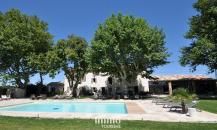 Mas provençal avec hébergements touristique