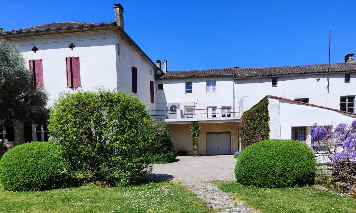 gîte et chambres d'hôtes - À L’Olivier – Un Havre de Paix entre Vignes et Patrimoine