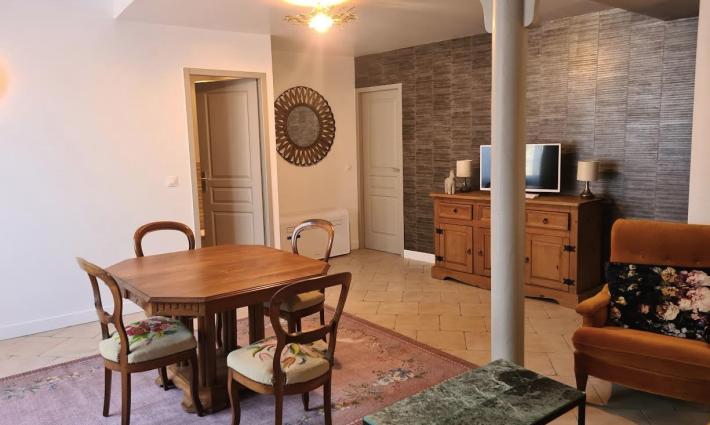 gîte et chambres d'hôtes - Maison d'hôte/gîte en face du Château de Nizas