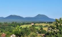 Propriété de deux maisons au cœur des volcans d'Auvergne