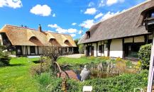 CHAUMIERES ET DEUX GITES A VENDRE