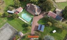 Domaine touristique avec maison d'habitation et ensemble de gîtes insolites
