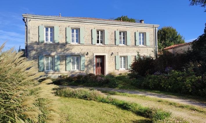 gîte et chambres d'hôtes - Belle charentaise grand gîte ou chambres d'hôtes