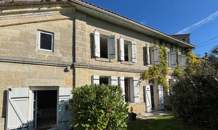 gîte - Demeure en pierres avec piscine et deux gîtes en Saintonge girondine