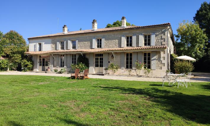 gîte et chambres d'hôtes - Propriété style charentaise et 2 gîtes indépendants