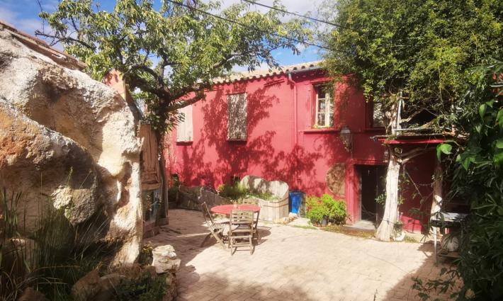 gîte et chambres d'hôtes - 3 gîtes artistiques clé en main au pied du château de Peyrepertuse