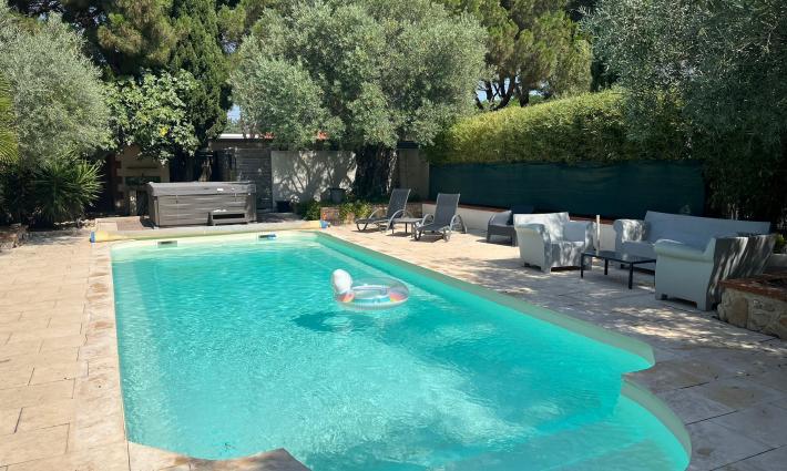 gîte - Domaine touristique avec sa maison de 300m², ses 5 gîtes et 2 piscines