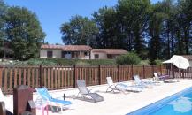 3 gîtes 3 étoiles + grande piscine sur 1,5 ha, bon potentiel locatif
