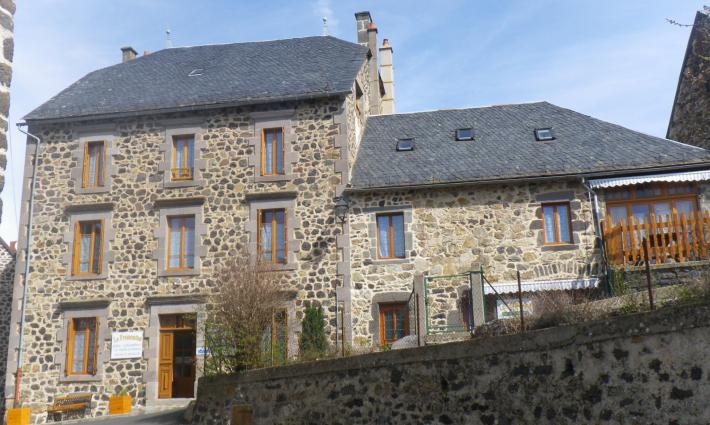 gîte et chambres d'hôtes - Gîte, chambres et table d'hôtes à 20 min de l'A75 dans la Cantal ( 15)