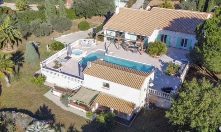 gîte et chambres d'hôtes - Maison + 3 dépendances à Roquebrune sur Argens
