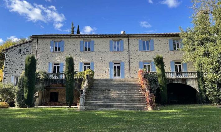gîte - Domaine de caractère en pierre avec gîtes, rivière et 2 hectares