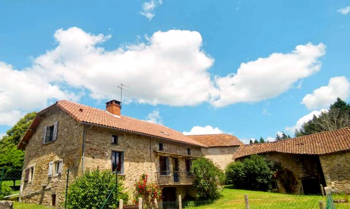 gîte et chambres d'hôtes - Corps de ferme au calme avec fort potentiel touristique