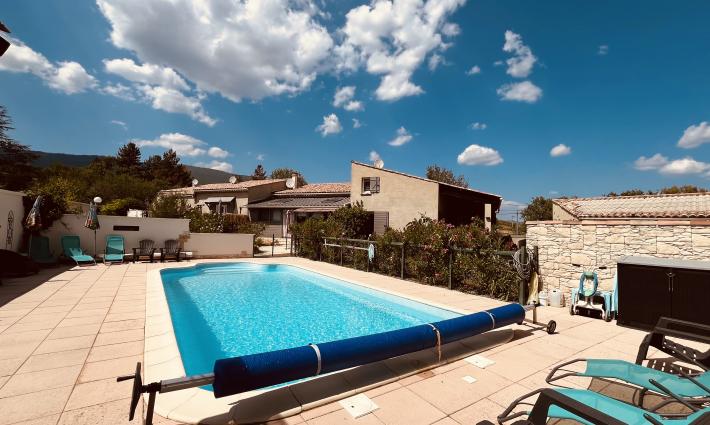 gîte - Superbe propriété de 4 gîtes avec piscine , dans le 04
