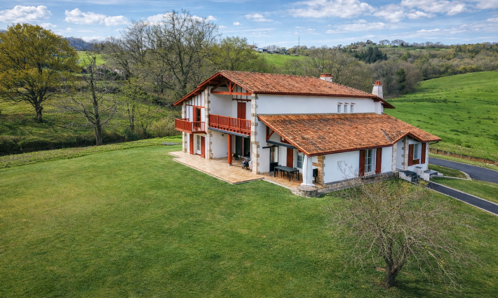 gîte et chambres d'hôtes - PROPRIÉTÉ DE CARACTÈRE À SARE – FORT POTENTIEL POUR PROJET HÔTELIER