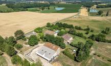 Grange à finir de restaurer sur 4,5 ha label bio Ecocert