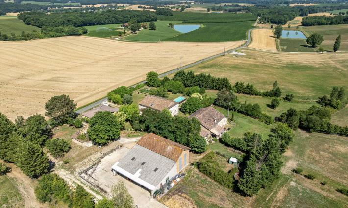 gîte et chambres d'hôtes - Grange à finir de restaurer sur 4,5 ha label bio Ecocert